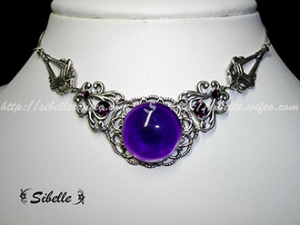 Collier glorius cabochon violet